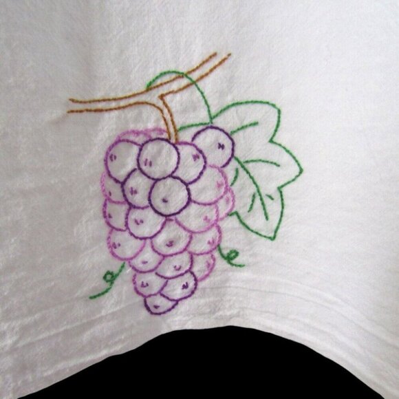 Vintage Embroidered Kitchen Dish Tea Towels Strawberry Grape Hand Stitched 21x36 - Picture 3 of 7